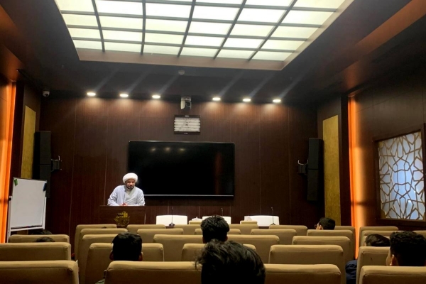 تقديمُ ندوةٍ إرشاديّة لمجموعةٍ من الفتية اليافعين