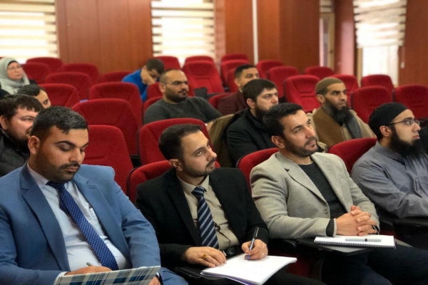 مركزُ تصوير المخطوطات وفهرستها يشاركُ في برنامجٍ تدريبيّ بعنوان: (مدخلٌ الى صناعة المحقّق العلميّ) في إسطنبول