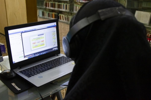 بورشةٍ علميّة افتراضيّة: المكتبةُ النسويّة تضع على طاولة مناقشاتها آفاق وتحدّيات التعليم الإلكترونيّ