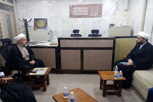 مركز مُلتقى القمر الثقافيّ يزور ممثلية المرجعية الدينية العليا في مدينة الكاظمية المقدسة