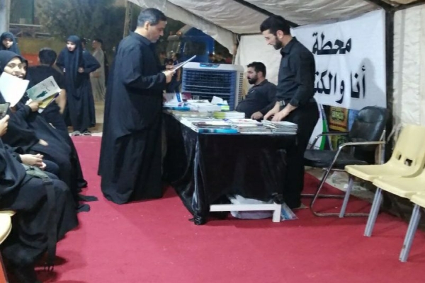 نشرتي الكفيل والخميس الأسبوعيّتين تثري الزائرين فكريّاً في خيمة نافذ البصيرة