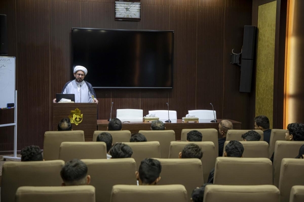 مركز ملتقى القمر الثقافي يعقد جلسات فكريّة وثقافيّة لمجموعة من طلبة بغداد