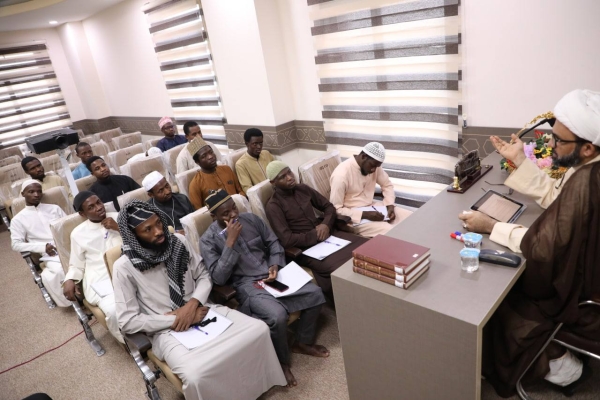 مركز الدراسات الافريقية يواصل عقد جلسات دورته القرآنيّة المتخصّصة لطلبة الحوزة العلميّة من الجاليات الأفريقيّة