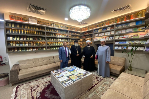 وفد علمائي يزورُ المركزَ العراقيَّ لتوثيق جرائِمِ التّطرُّف 