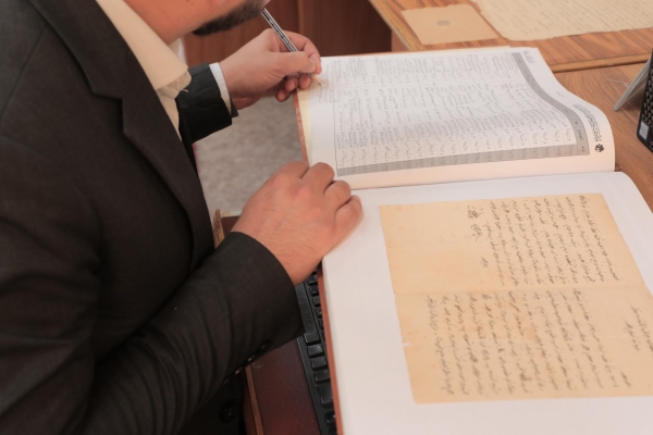 (تراثك أمانة).. مشروع أطلقه قسم الشؤون الفكريّة لجمع وحفظ الوثائق التاريخيّة المهمّة