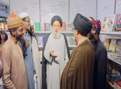 وفد مركز الدراسات الأفريقيّة يطّلع على دور النشر وعناوين الكتب بمعرض الكتاب الدولي في النجف