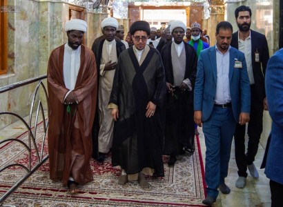 زيارة جماعيّة لمرقد أمير المؤومنين (عليه السلام) نظّمها قسم الشؤون الفكريّة والثقافيّة لطلبة العلوم الدينيّة الأفارقة في كربلاء