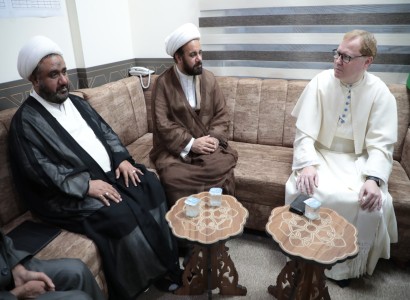 المركزُ العراقيُّ لِتَوثِيقِ جَرائِمِ التّطرُّف يَستقبلُ الوزيرَ المفوضَ لشؤونِ الأديانِ في هنغاريا