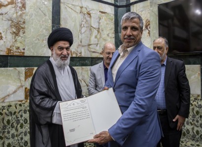 السيد الصافي يكرّم رئيس قسم الترجمة في جمعية العميد العلمية والفكرية