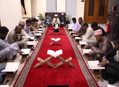 مركز الدراسات الإفريقية يقيم جلسة قرآنيّة يوميّة للجالية الإفريقيّة في العراق