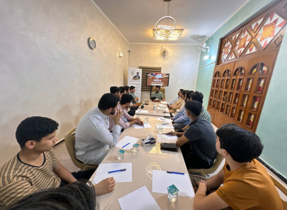 مركزُ مُلتقى القمر الثقافي يقيم سلسلة جلسات فكريّة بعنوان: "قراءة في كتاب منهج التثبّت في الدين"