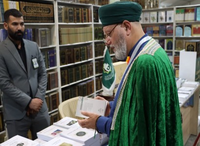 إقبال واسع على جناح قسم الشؤون الفكرية في معرض الكتاب ضمن مهرجان تراتيل سجادية العاشر