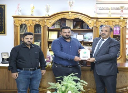 قسم الشؤون الفكريّة والثقافيّة يسلم الوجبة الأولى من النتاجات العلميّة الى الجامعة العراقية