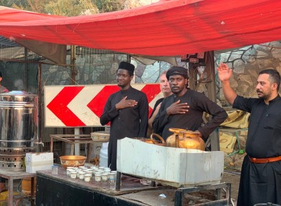 مشاركة فعالة لطلبة العلوم الدينية من الجاليات الأفريقية في خدمة زوار الأربعين