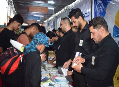 لتعزيز الوعي خلال زيارة الأربعين... مركز ملتقى القمر يوزع كتيبات وهدايا قيمة