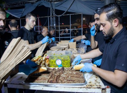 موكب عشاق الكفيل... عقد من الجود في خدمة زائري الأربعين