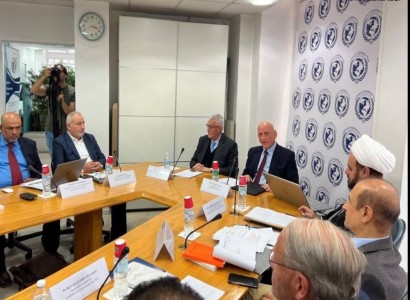 وفد العتبة العبّاسية إلى باريس يعقد مؤتمرًا حول جرائم الإبادة الجماعية