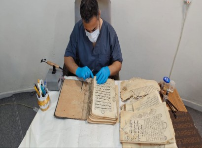 قسم الشؤون الفكرية يباشر مشروع ترميم مخطوطات العتبة العسكرية المقدسة