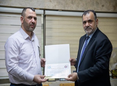 جامعة جابر بن حيان تكرّم مركز الفهرسة ونظم المعلومات بشهادة تقدير